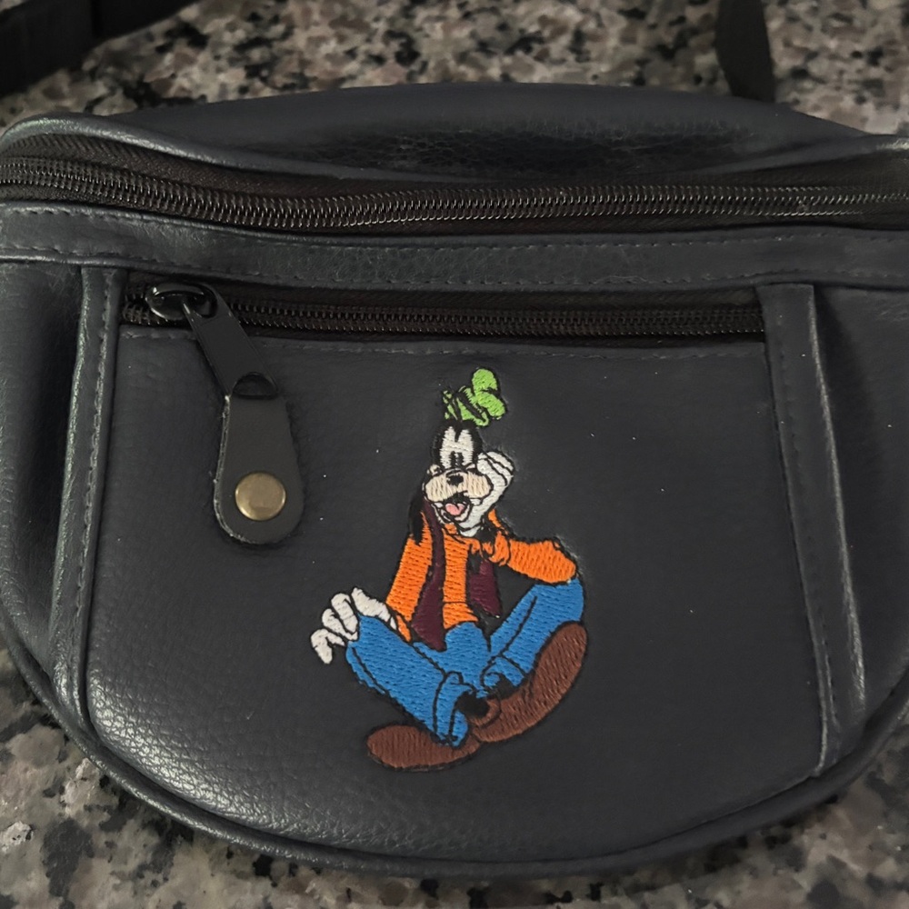 Vintage Disney Leather Goofy Fanny Pack / Crossbody – Rare Find!